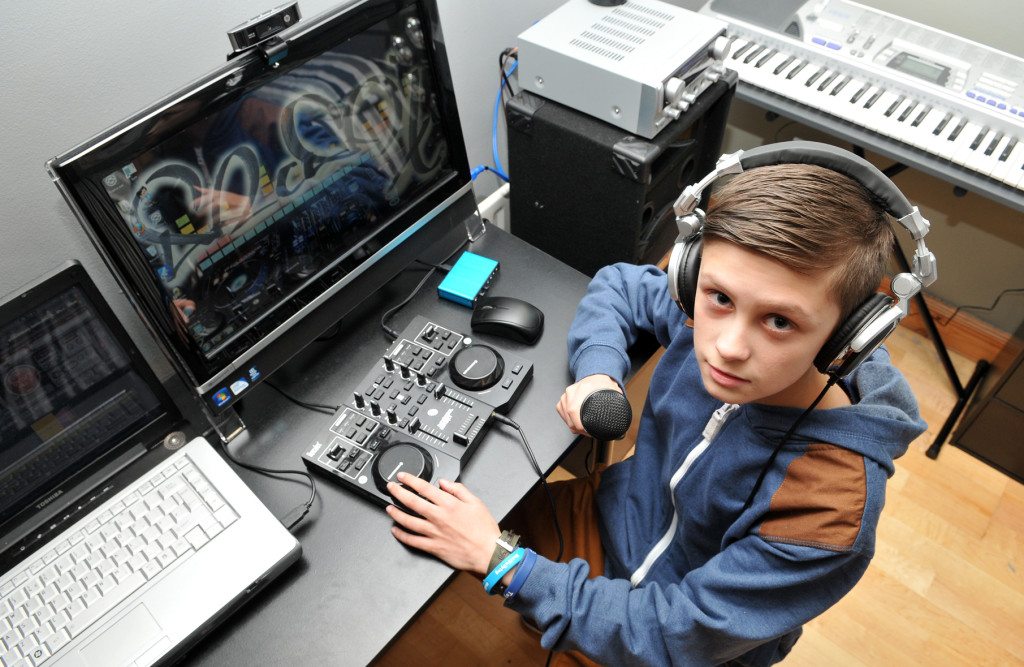 Teenage DJ SIS International Steve Aoki Beatmatch Wunderground